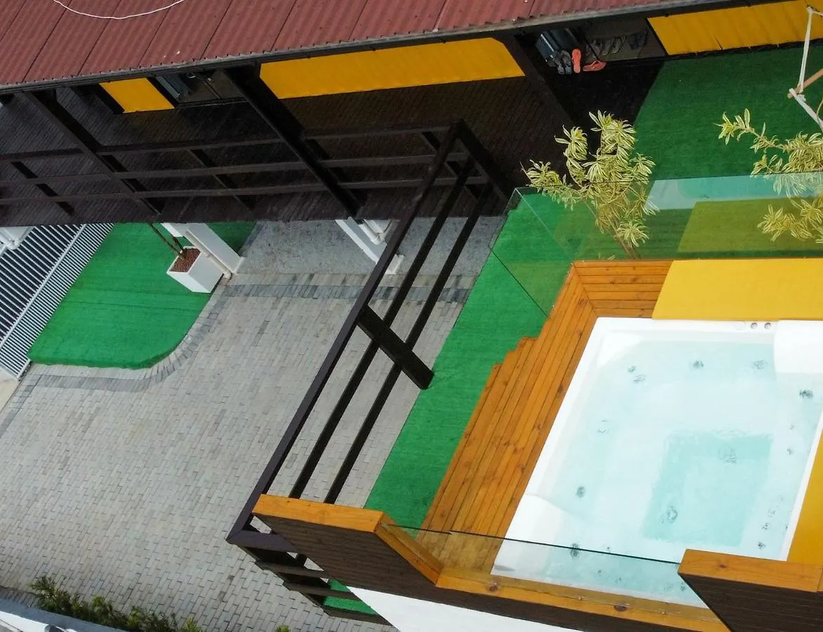 Pousada Container Amarelo Palhoca 0*,